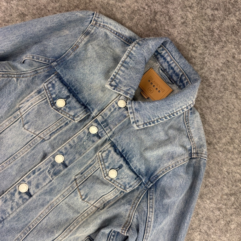 BlankNYC Distressed Denim Trucker Jacket Medium Light Wash Raw Hem 46SB9115NOK